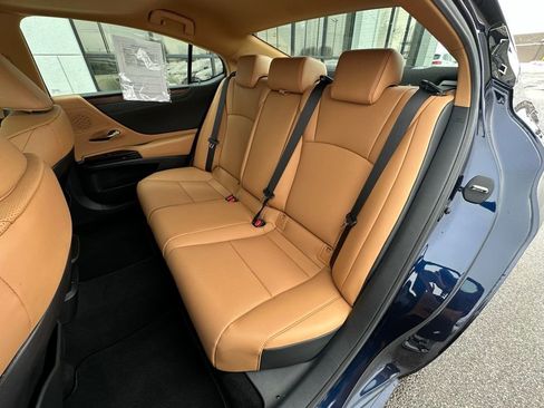 Used 2024 Lexus ES 350 w/ Premium Package image 21