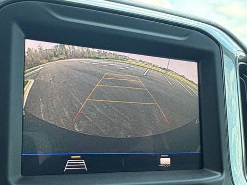 Used 2021 Chevrolet Silverado 1500 Custom image 16