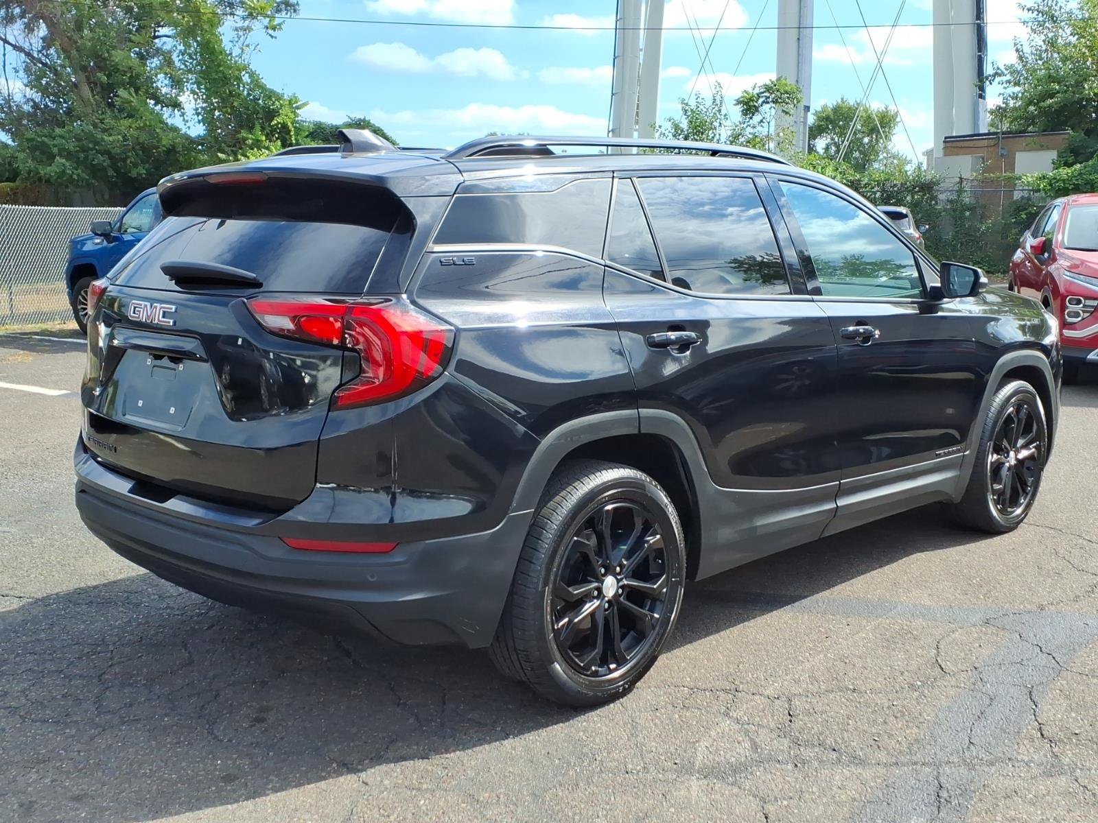 Used 2019 GMC Terrain SLE w/ Driver Convenience Package FWD image 3