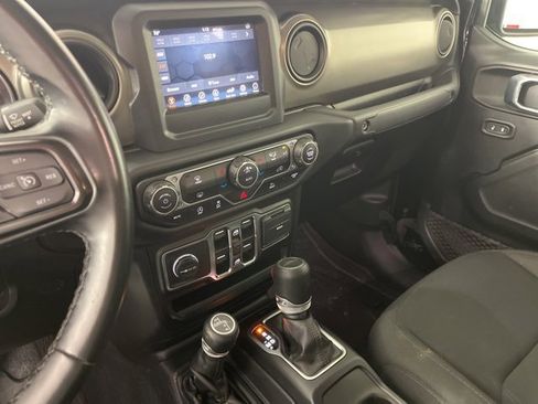 Used 2021 Jeep Gladiator Sport image 14