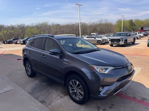 Used 2016 Toyota RAV4 XLE image 2