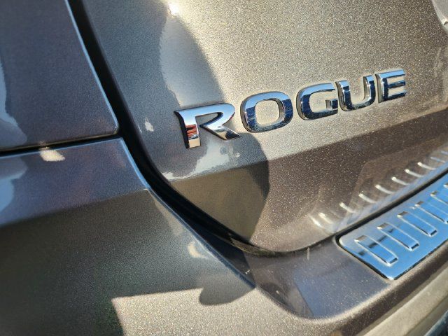 Used 2017 Nissan Rogue SV AWD/4WD image 9