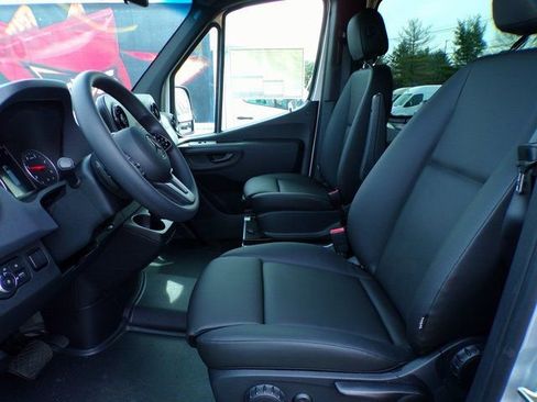 Used 2024 Mercedes-Benz Sprinter 2500 image 10