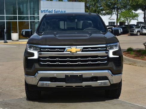 Used 2023 Chevrolet Silverado 1500 LTZ AWD/4WD image 2