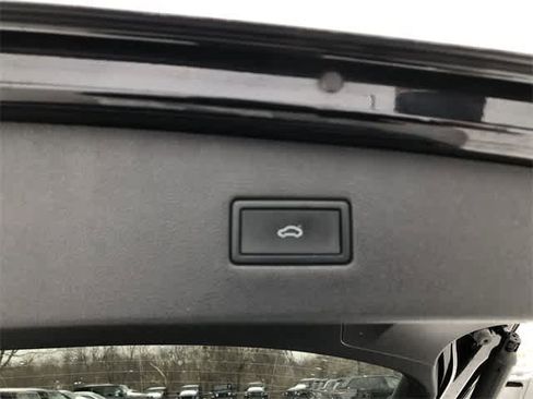 Used 2022 Volkswagen Tiguan SE R-Line image 27