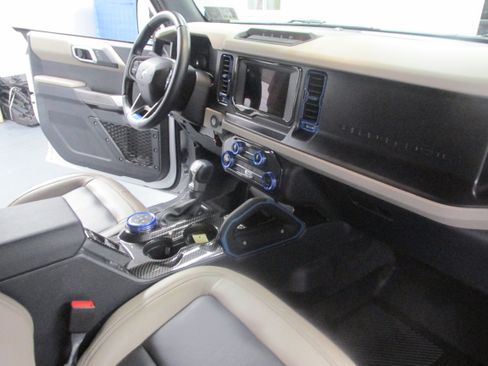 Used 2023 Ford Bronco Wildtrak AWD/4WD image 25