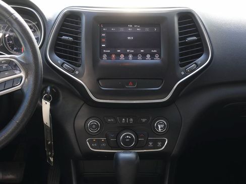 Used 2019 Jeep Cherokee Latitude w/ Popular Appearance Group FWD image 15