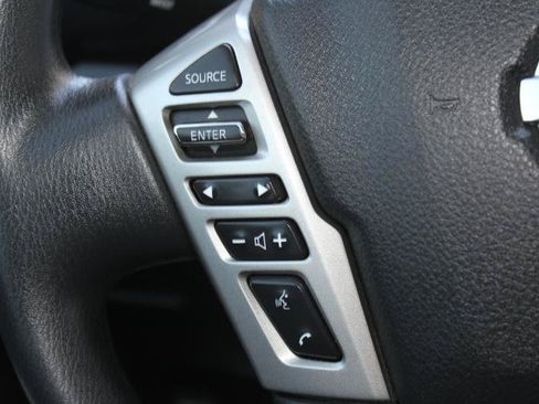Used 2022 Nissan Titan SV AWD/4WD image 22