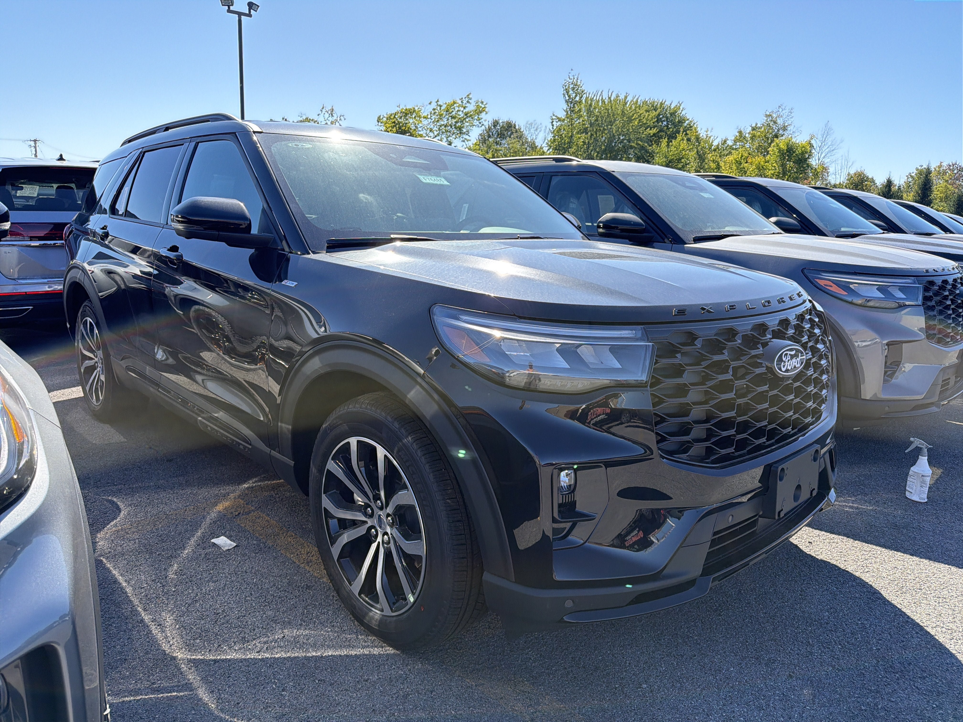 New 2027 Ford Explorer ST-Line AWD/4WD image 2