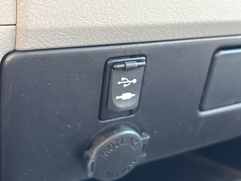 Used 2015 Toyota Sienna LE image 30