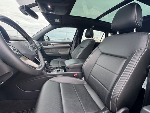 Used 2023 Volkswagen Atlas Cross Sport SE w/ Panoramic Sunroof Package image 8