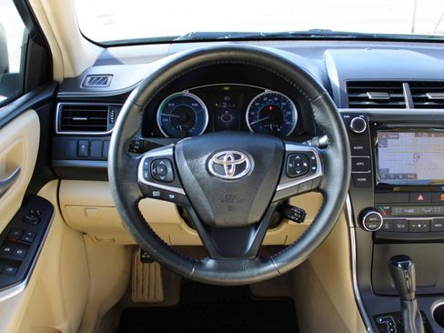 Used 2015 Toyota Camry XLE w/ Moonroof Package image 10
