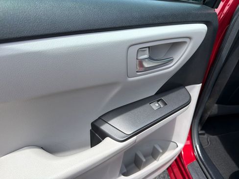 Used 2017 Toyota Camry SE FWD image 23