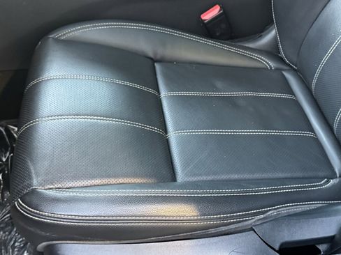 Used 2020 Land Rover Range Rover Velar S image 22