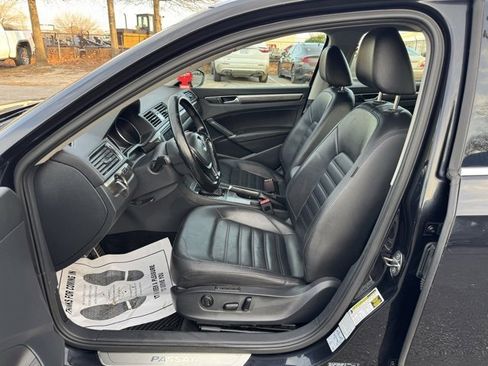 Used 2017 Volkswagen Passat 1.8T SEL Premium image 16