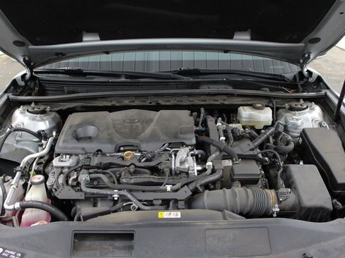 Used 2020 Toyota Camry SE w/ Sunroof Package image 36