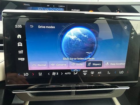 Used 2025 Lincoln Nautilus Premier AWD/4WD image 30