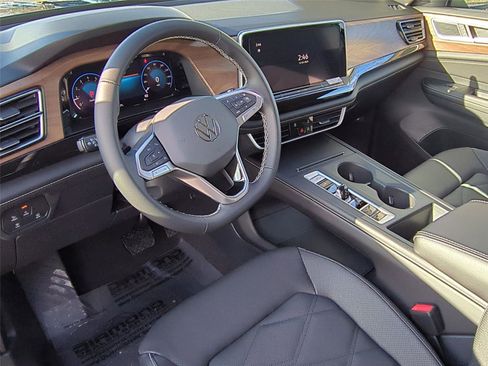 New 2026 Volkswagen Atlas SE image 9