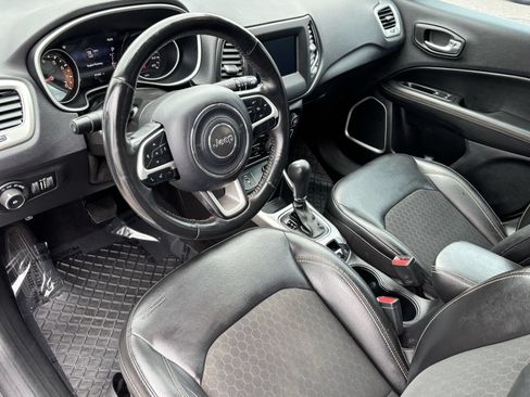 Used 2018 Jeep Compass Latitude w/ Popular Equipment Group FWD image 16