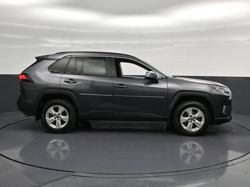 Used 2021 Toyota RAV4 XLE AWD/4WD image 4