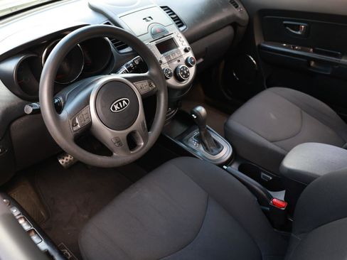 Used 2011 Kia Soul + FWD image 4
