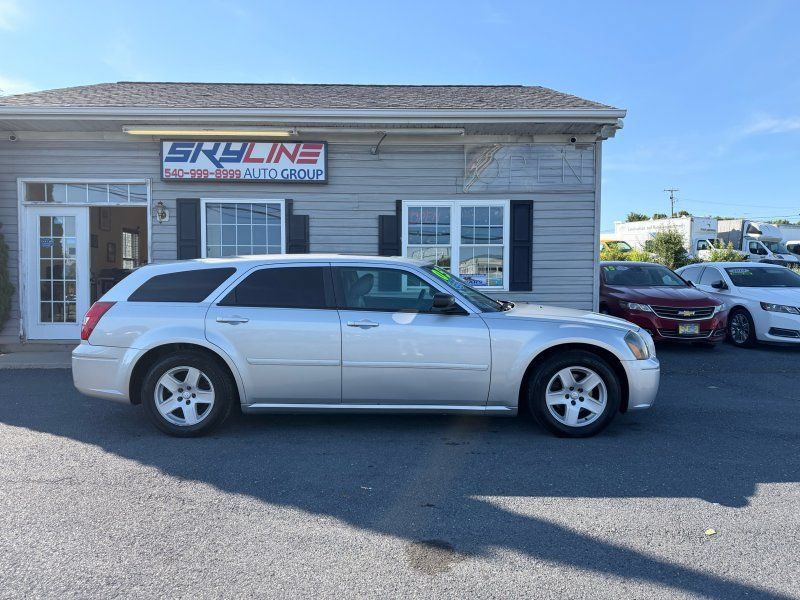 Used 2005 Dodge Magnum SE RWD image 1