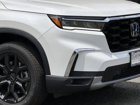 New 2025 Honda Pilot Touring image 4