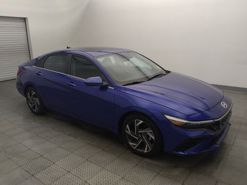 Used 2025 Hyundai Elantra SEL FWD image 11