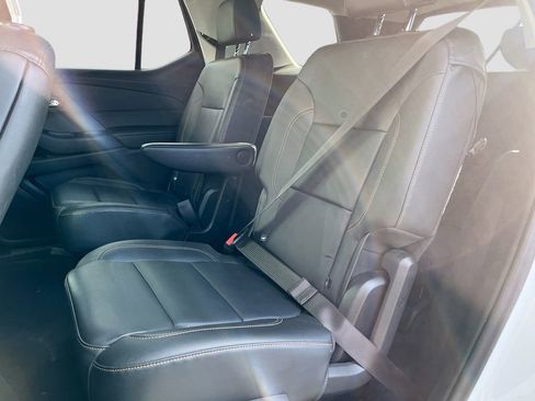 Used 2021 Chevrolet Traverse LT image 24
