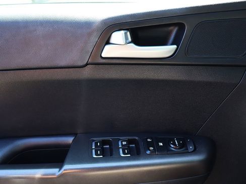 Used 2019 Kia Sportage LX w/ LX Popular Package image 39