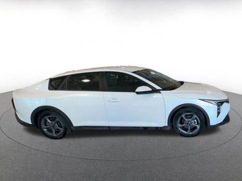 Used 2025 Kia K4 LXS image 11