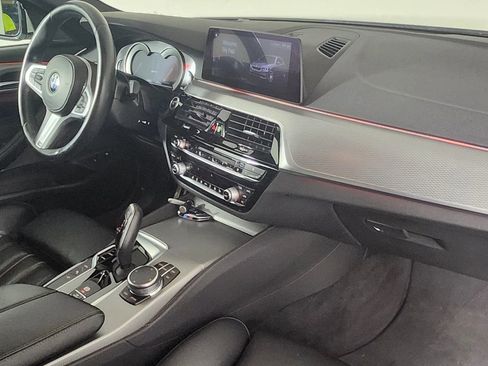 Used 2019 BMW 530e w/ M Sport Package image 22
