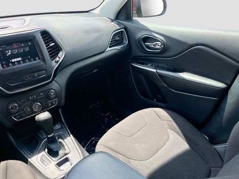 Used 2021 Jeep Cherokee Latitude image 22