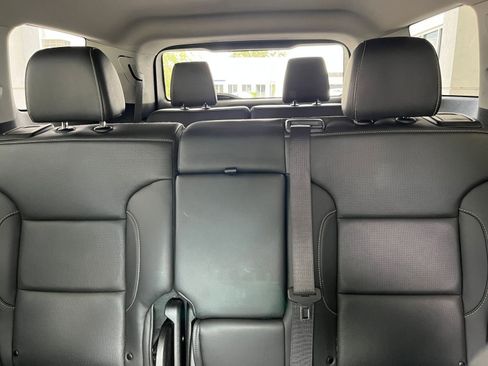 Used 2023 GMC Acadia SLT image 38