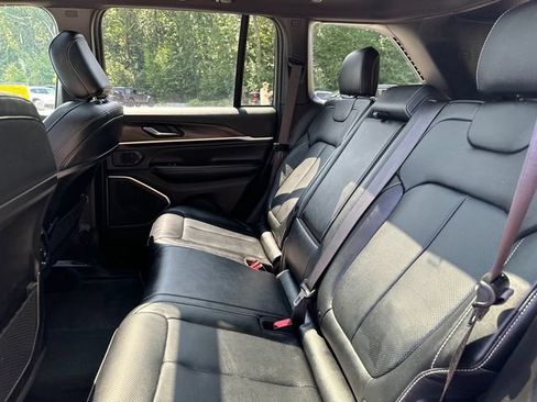 Used 2026 Jeep Grand Cherokee Limited AWD/4WD image 20