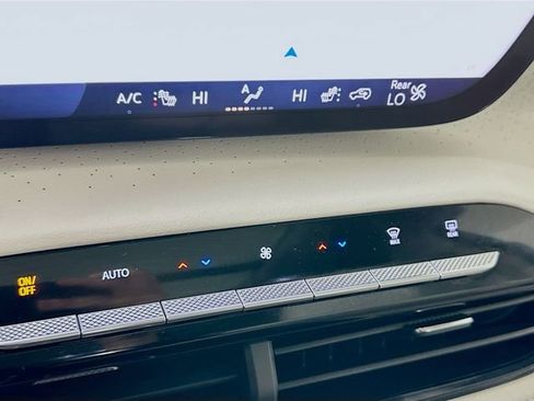 Certified 2025 Buick Enclave Avenir image 16