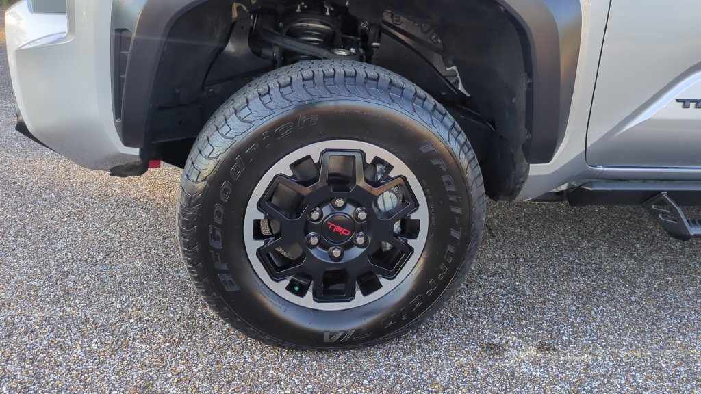 Used 2025 Toyota Tacoma TRD Off-Road AWD/4WD image 10