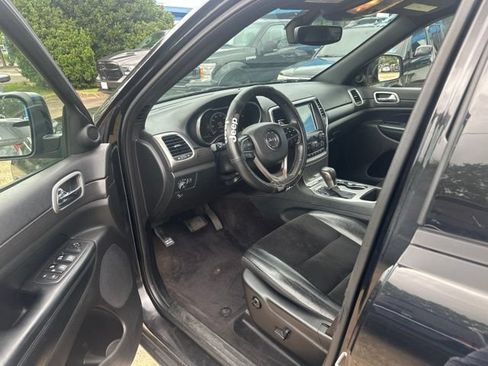 Used 2017 Jeep Grand Cherokee Altitude AWD/4WD image 9