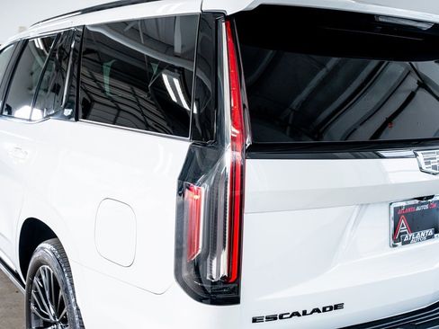Used 2023 Cadillac Escalade V w/ LPO, ONYX Package image 25