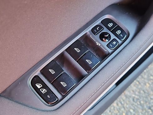 Used 2023 Polestar Polestar 2 w/ Pilot Pack image 10