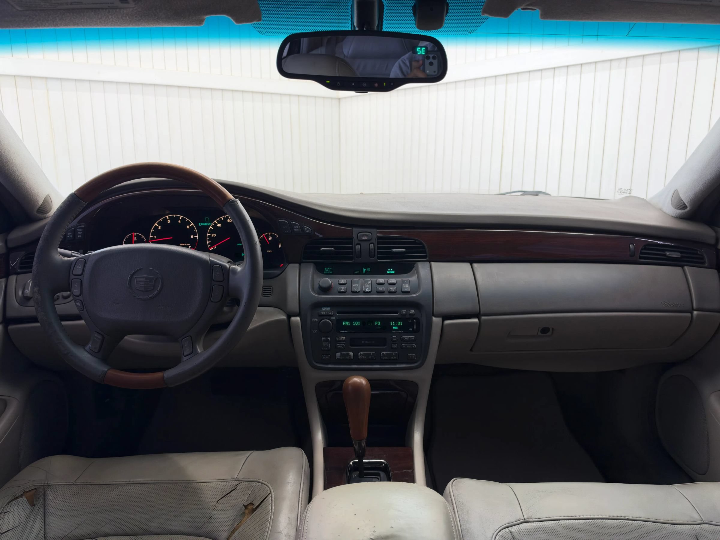 Used 2004 Cadillac De Ville DTS w/ Equipment Group FWD image 17