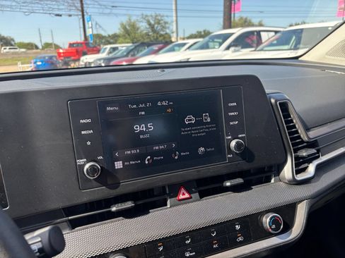 Used 2025 Kia Sportage LX FWD image 20