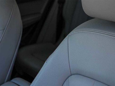 Used 2020 Audi Q5 e Prestige w/ Prestige Package image 23