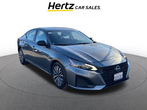 Used 2025 Nissan Altima 2.5 SV image 1