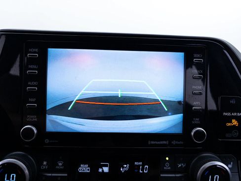 Used 2021 Toyota Highlander XLE AWD/4WD image 10