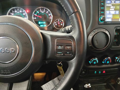 Used 2018 Jeep Wrangler Unlimited Sport S AWD/4WD image 12