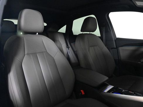 Used 2025 Audi Q5 Premium image 16