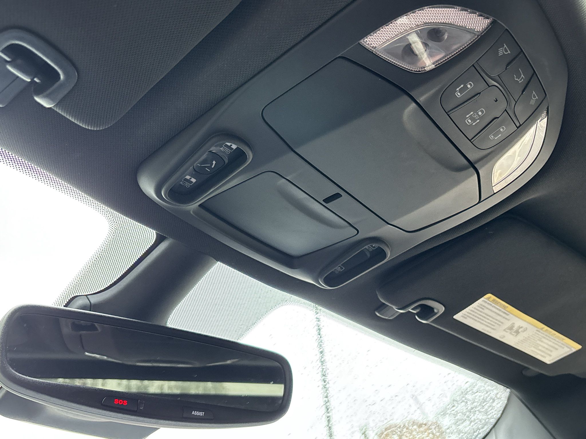 Used 2025 Chrysler Pacifica Limited FWD image 29