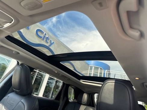 Used 2019 Jeep Cherokee Limited AWD/4WD image 24