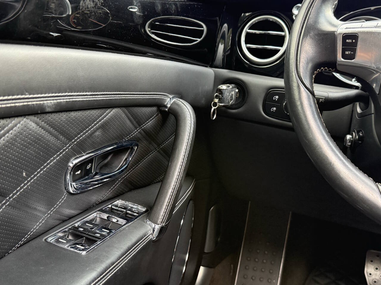 Used 2016 Bentley Flying Spur V8 AWD/4WD image 29